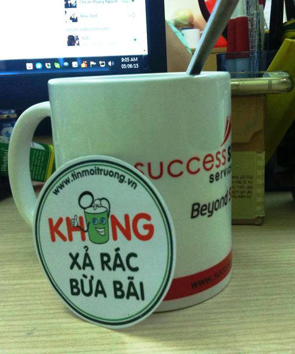 Công[-]ty[-]Success[-]Sofware[-]Service[-]ủng[-]hộ[-]dán[-]stcker[-]"Không[-]xả[-]rác[-]bừa[-]bãi"